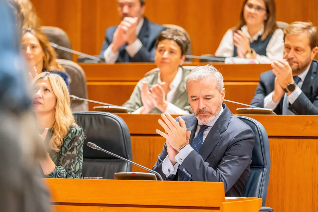 El presidente de Arag&oacute;n, Jorge Azc&oacute;n, en el pleno de este lunes