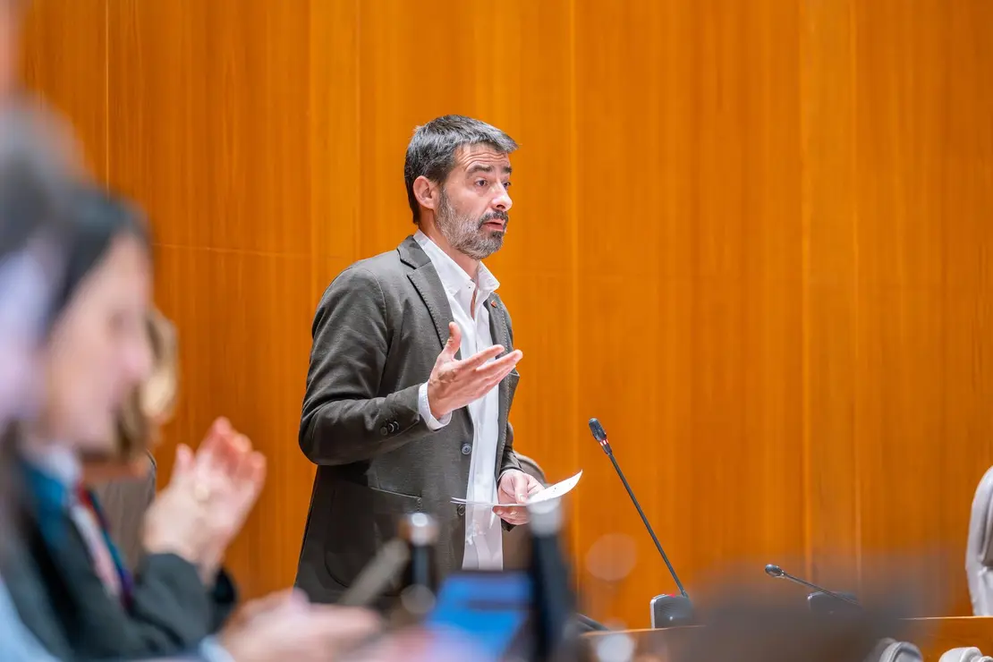 &Aacute;lvaro Sanz, diputado de Izquierda Unida, en el pleno de este lunes