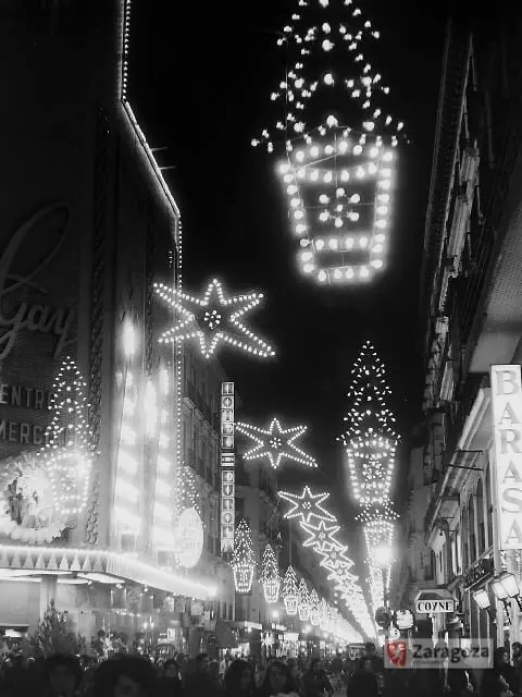 Las estrellas formaban parte del paisaje navide&ntilde;o de Zaragoza a finales de los a&ntilde;os 50 / Gerardo Sancho AZ