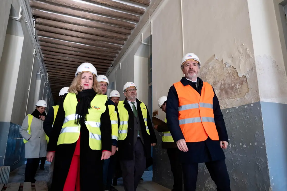 Jorge Azc&oacute;n, presente en las obras de la facultad de Medicina en Huesca