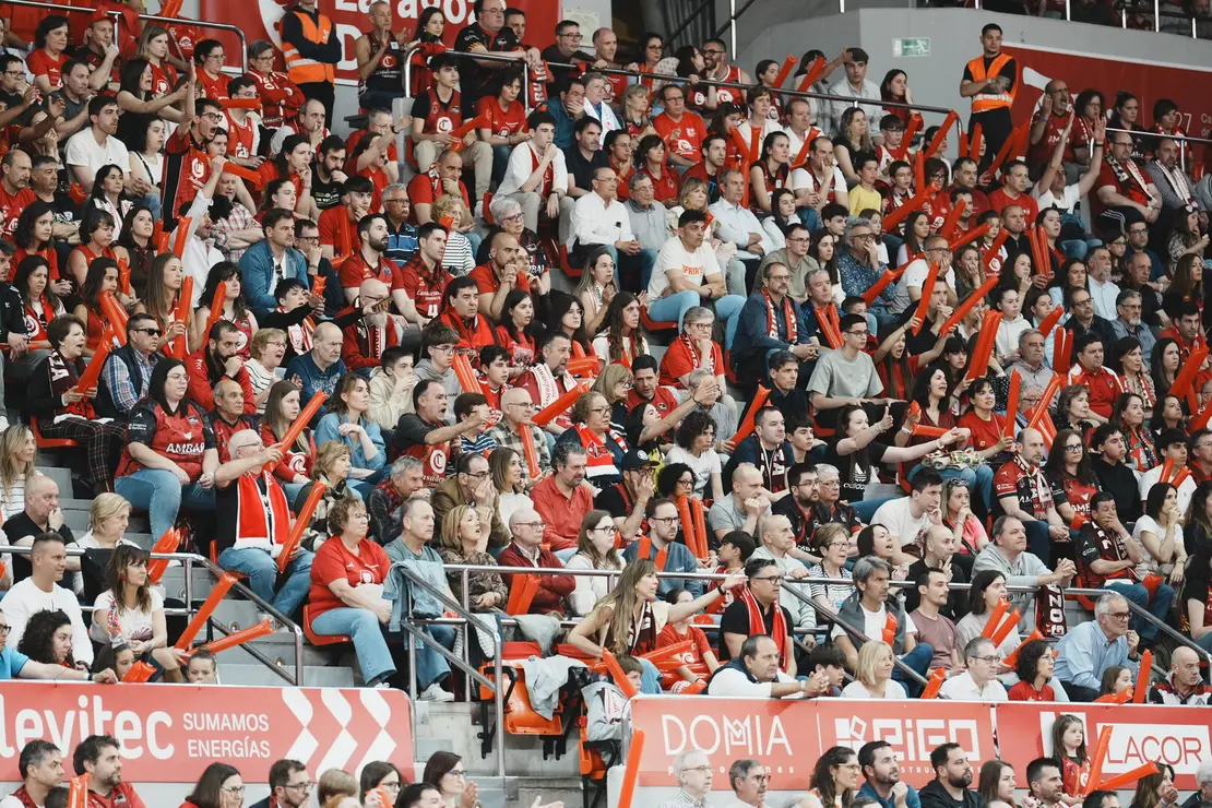 Afici&oacute;n de Casademont Zaragoza ante Valencia Basket / &Aacute;lvaro Calvo