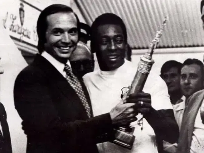 Pel&eacute; en La Romareda