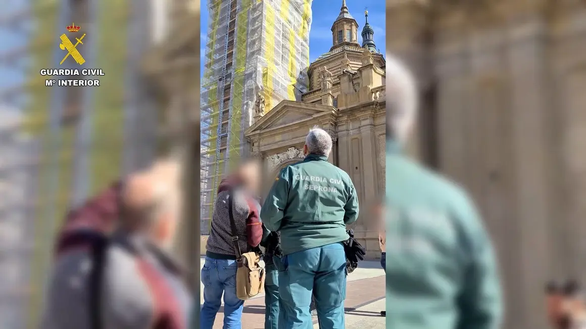 Nido de cern&iacute;calos en una torre del Pilar / V&iacute;a Guardia Civil