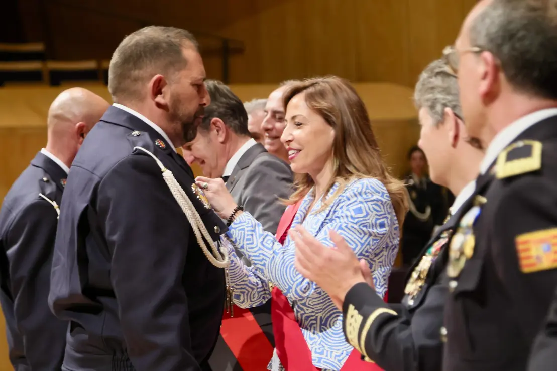 La alcaldesa Natalia Chueca celebra el D&iacute;a de la Patrona de la Polic&iacute;a Local de Zaragoza. /AZ
