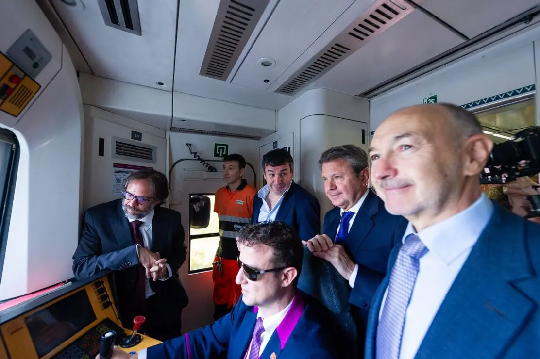 Reapertura tren de Canfranc dos a&ntilde;os despu&eacute;s / V&iacute;a Ministerio de Transportes Espa&ntilde;a