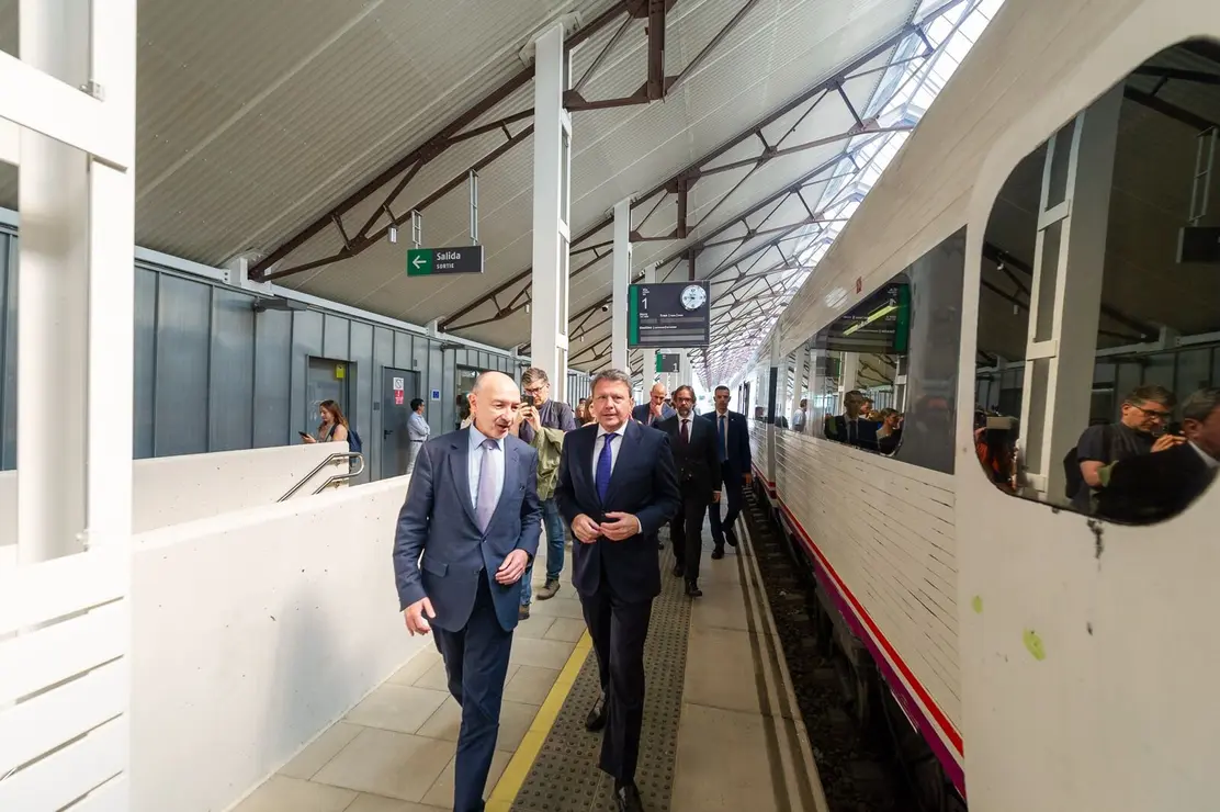 Reapertura tren de Canfranc dos a&ntilde;os despu&eacute;s / V&iacute;a Ministerio de Transportes Espa&ntilde;a
