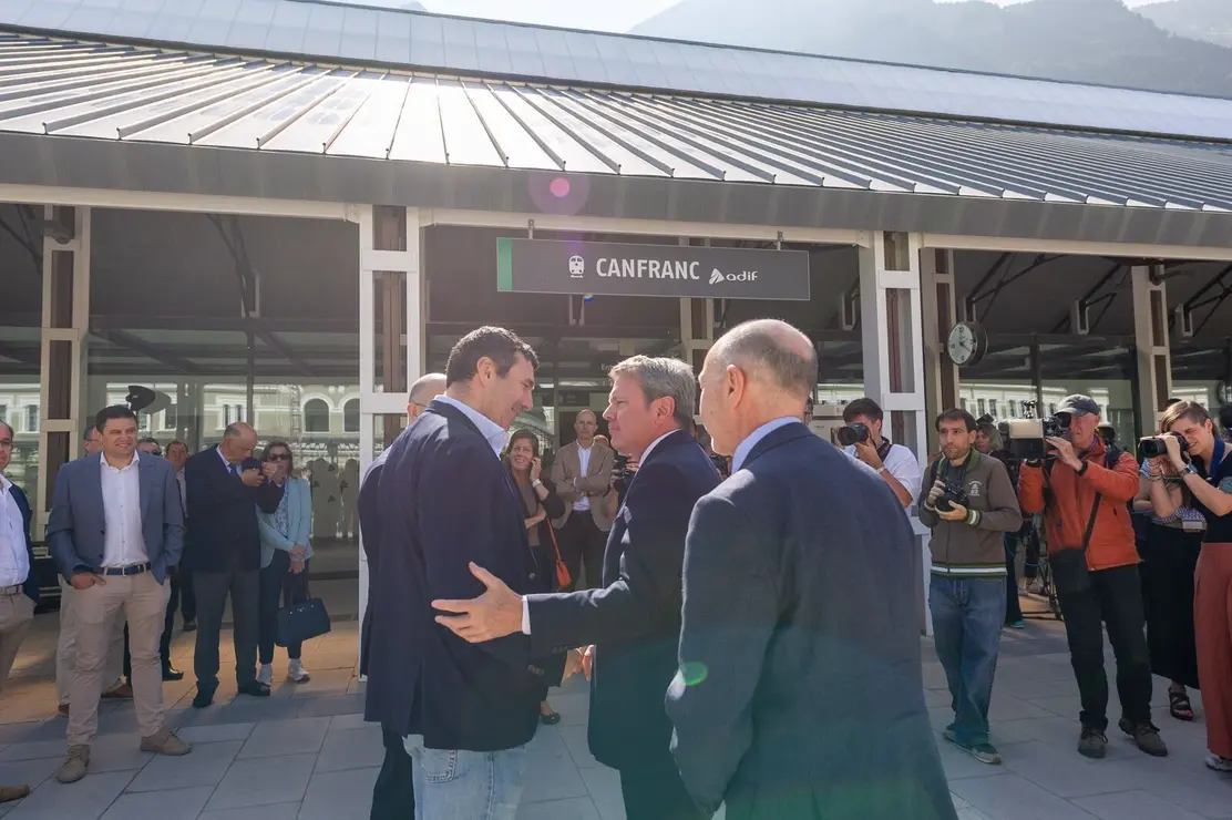 Reapertura tren de Canfranc dos a&ntilde;os despu&eacute;s / V&iacute;a Ministerio de Transportes Espa&ntilde;a