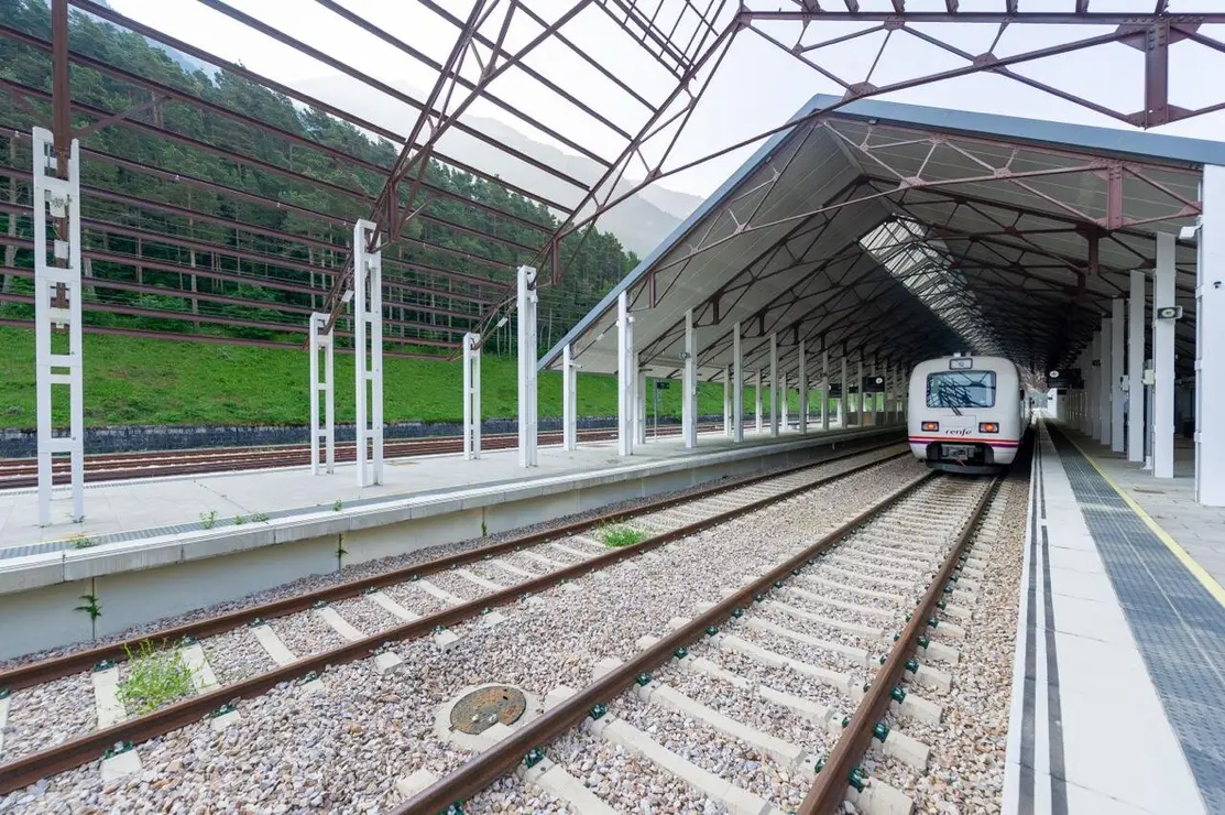 Reapertura tren de Canfranc dos a&ntilde;os despu&eacute;s / V&iacute;a Ministerio de Transportes Espa&ntilde;a