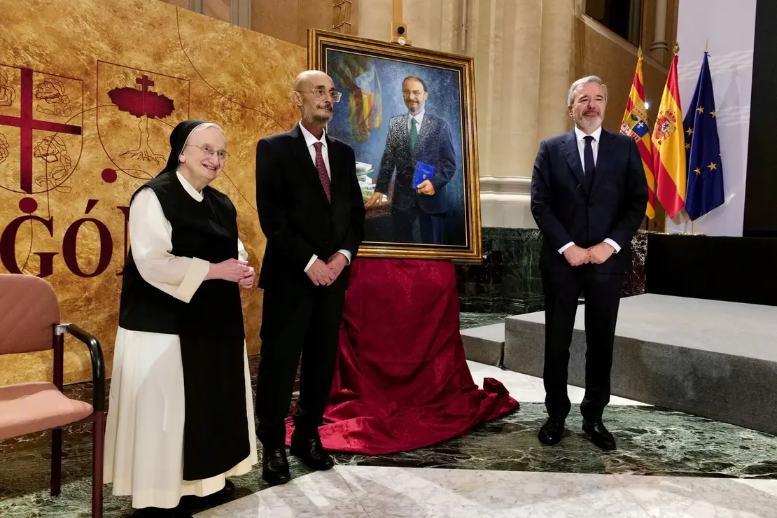 El expresidente aragon&eacute;s Javier Lamb&aacute;n ha recogido su retrato como expresidente.
