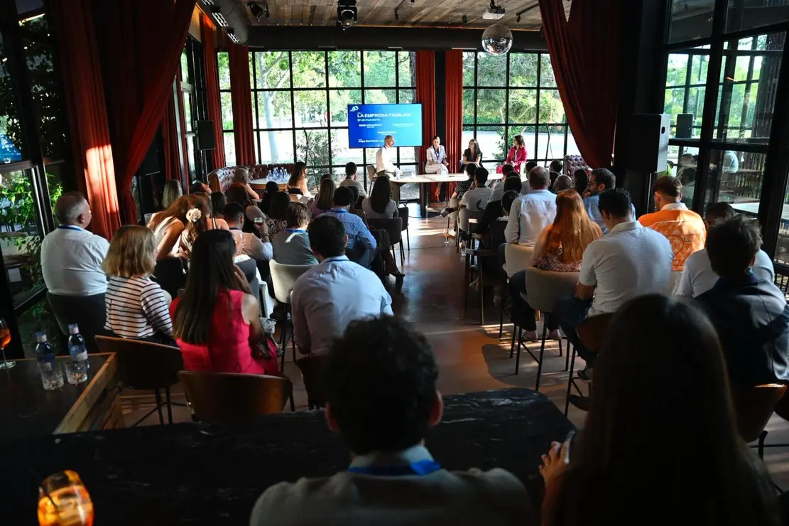 Segunda edici&oacute;n de Under40, en ROTO Zaragoza. / MARCOS CEBRI&Aacute;N