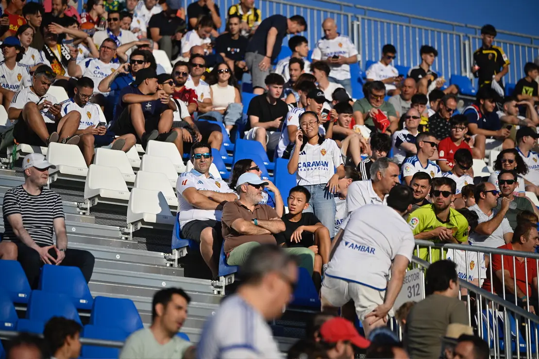 Afici&oacute;n del Real Zaragoza en el Ibercaja Estadio / Marcos Cebri&aacute;n