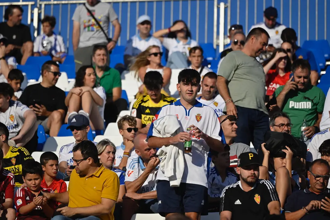 Afici&oacute;n del Real Zaragoza en el Ibercaja Estadio / Marcos Cebri&aacute;n