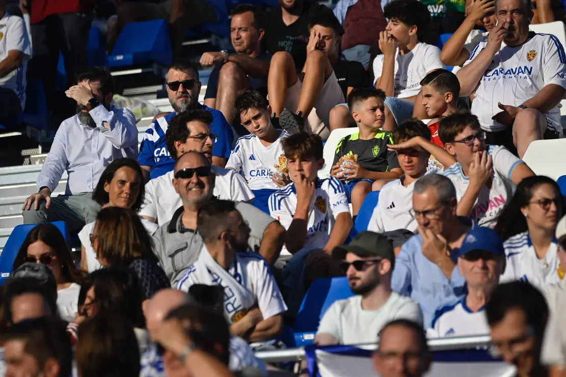 Afici&oacute;n del Real Zaragoza en el Ibercaja Estadio / Marcos Cebri&aacute;n