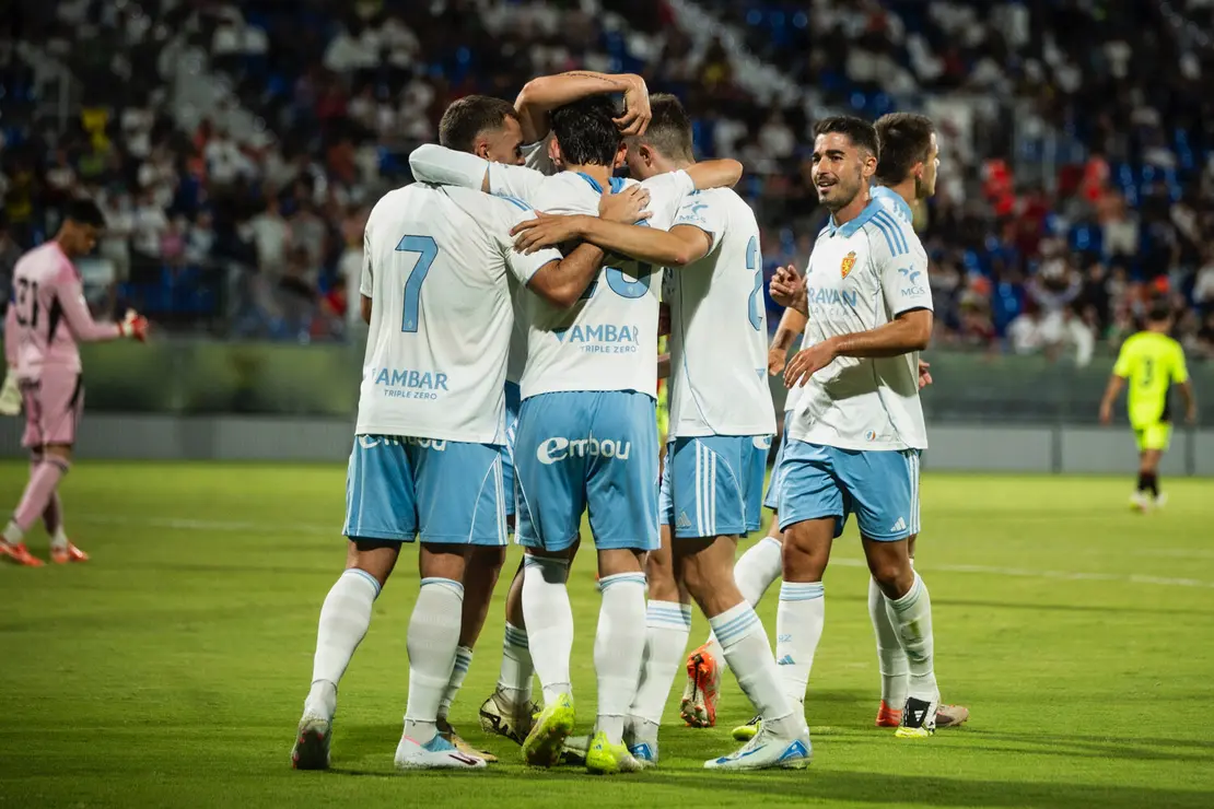 Celebraci&oacute;n de un gol del Real Zaragoza ante el Mirand&eacute;s en pretemporada  / Marcos Cebri&aacute;n