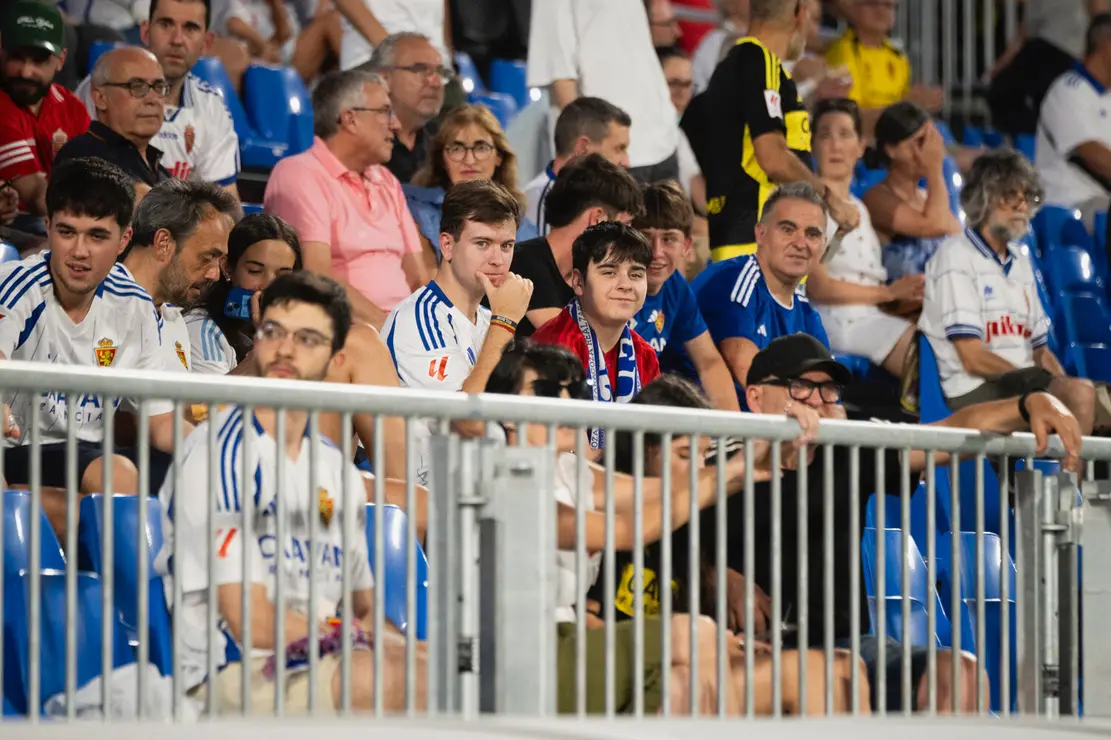 Aficionados en el Ibercaja Estadio en el Real Zaragoza - SD Huesca / Marcos Cebri&aacute;n