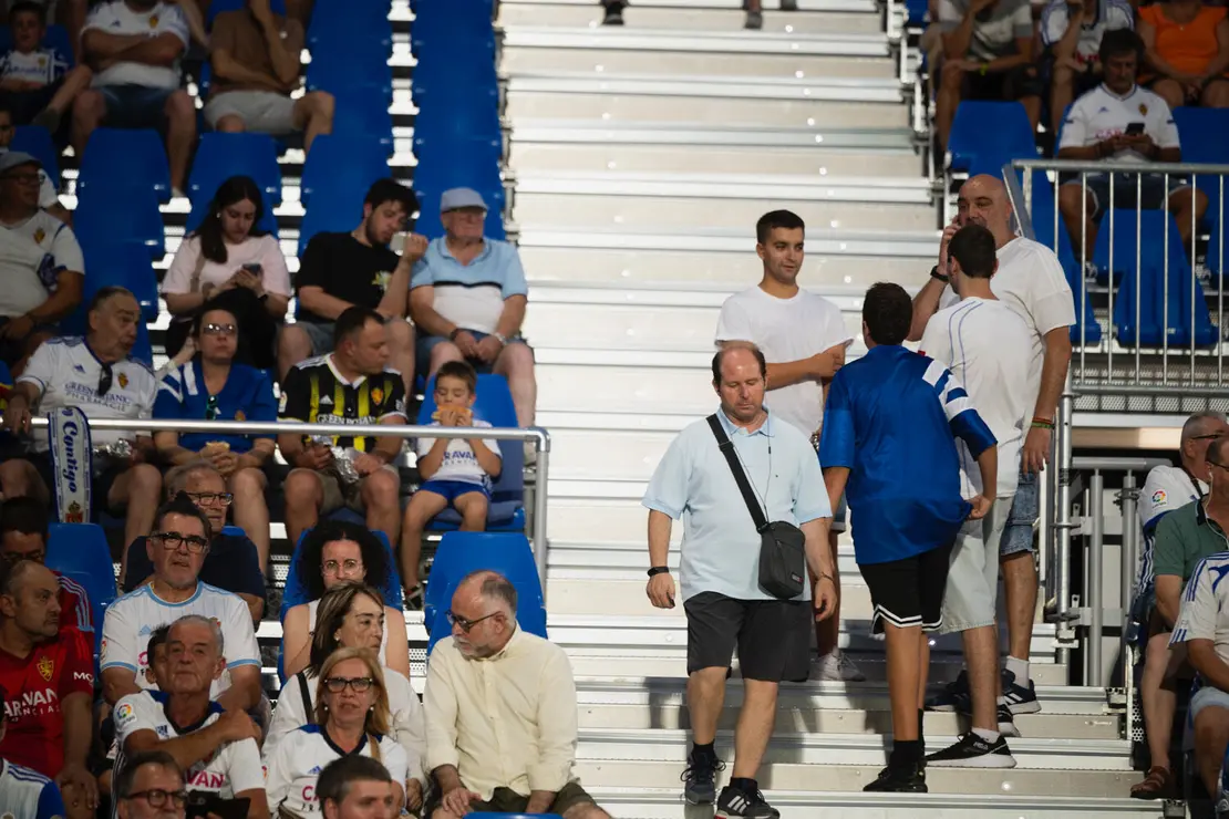 Aficionados en el Ibercaja Estadio en el Real Zaragoza - SD Huesca / Marcos Cebri&aacute;n