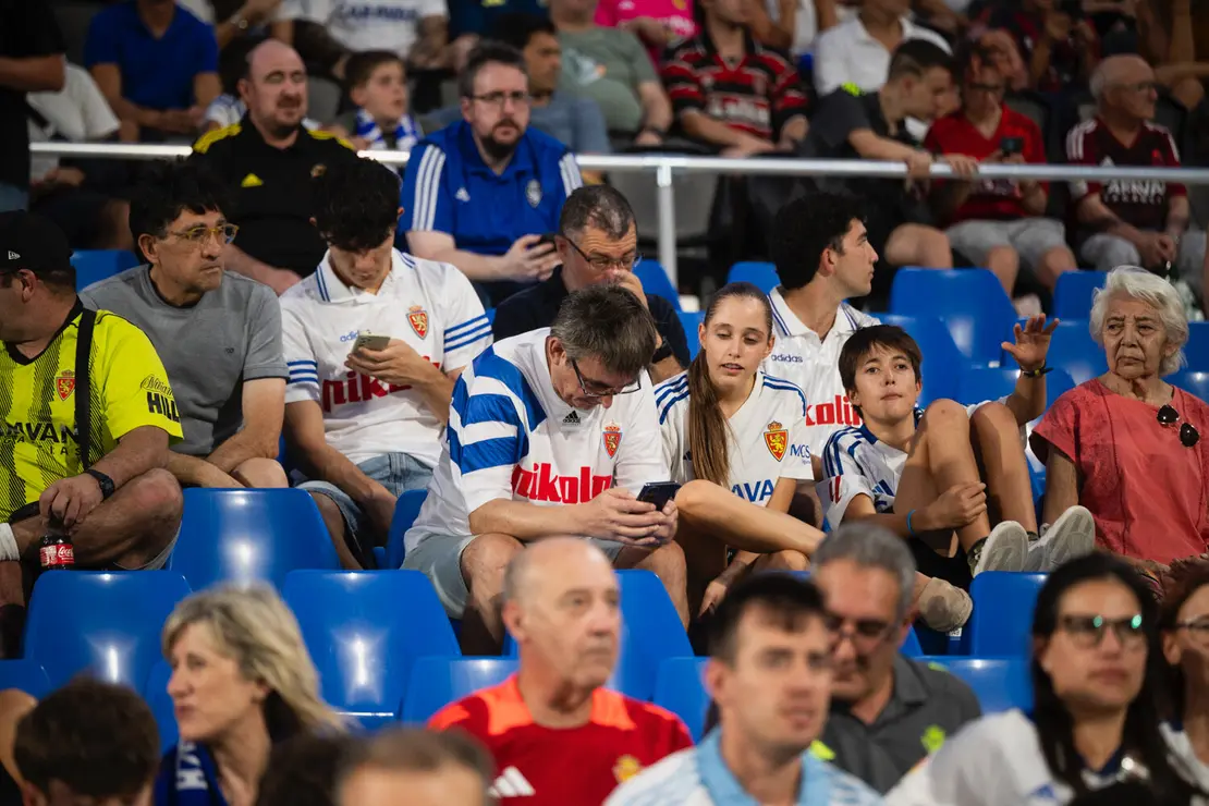 Aficionados en el Ibercaja Estadio en el Real Zaragoza - SD Huesca / Marcos Cebri&aacute;n