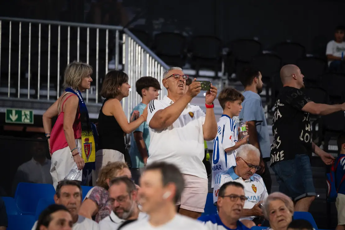 Aficionados en el Ibercaja Estadio en el Real Zaragoza - SD Huesca / Marcos Cebri&aacute;n