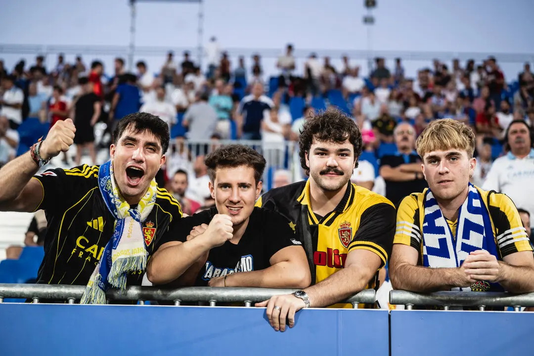 Aficionados del Real Zaragoza en el Ibercaja Estadio / Marcos Cebri&aacute;n