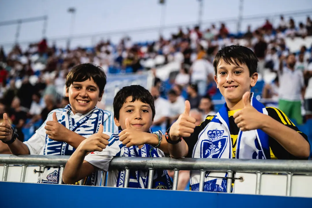 Aficionados del Real Zaragoza en el Ibercaja Estadio / Marcos Cebri&aacute;n