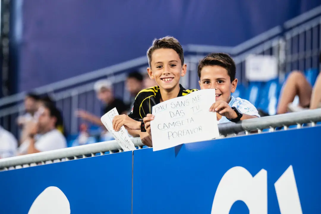 Aficionados del Real Zaragoza en el Ibercaja Estadio / Marcos Cebri&aacute;n