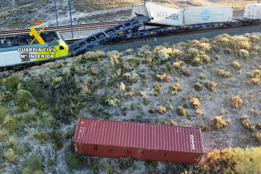 Un tren descarrila en Zaragoza junto a Puerto Venecia