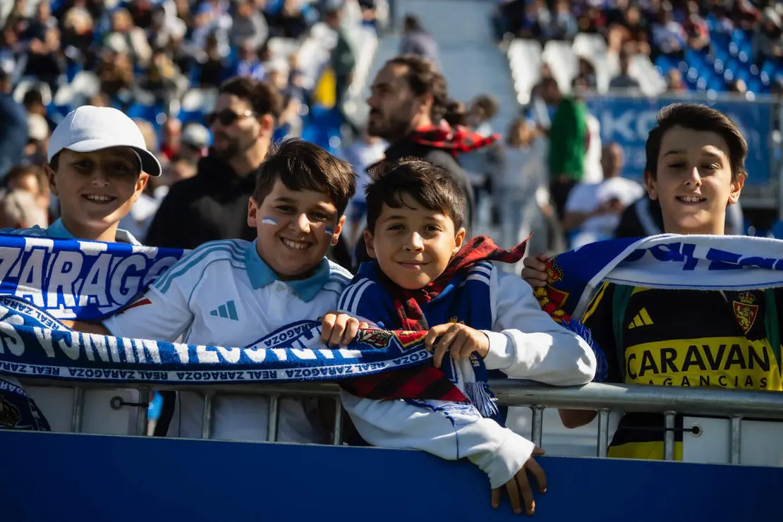 Aficionados del Real Zaragoza ante el C&oacute;rdoba / Marcos Cebri&aacute;n