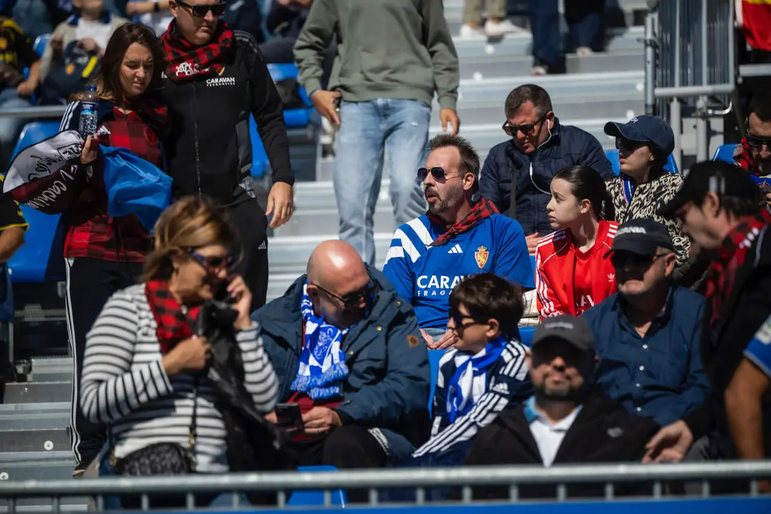 Aficionados del Real Zaragoza ante el C&oacute;rdoba / Marcos Cebri&aacute;n