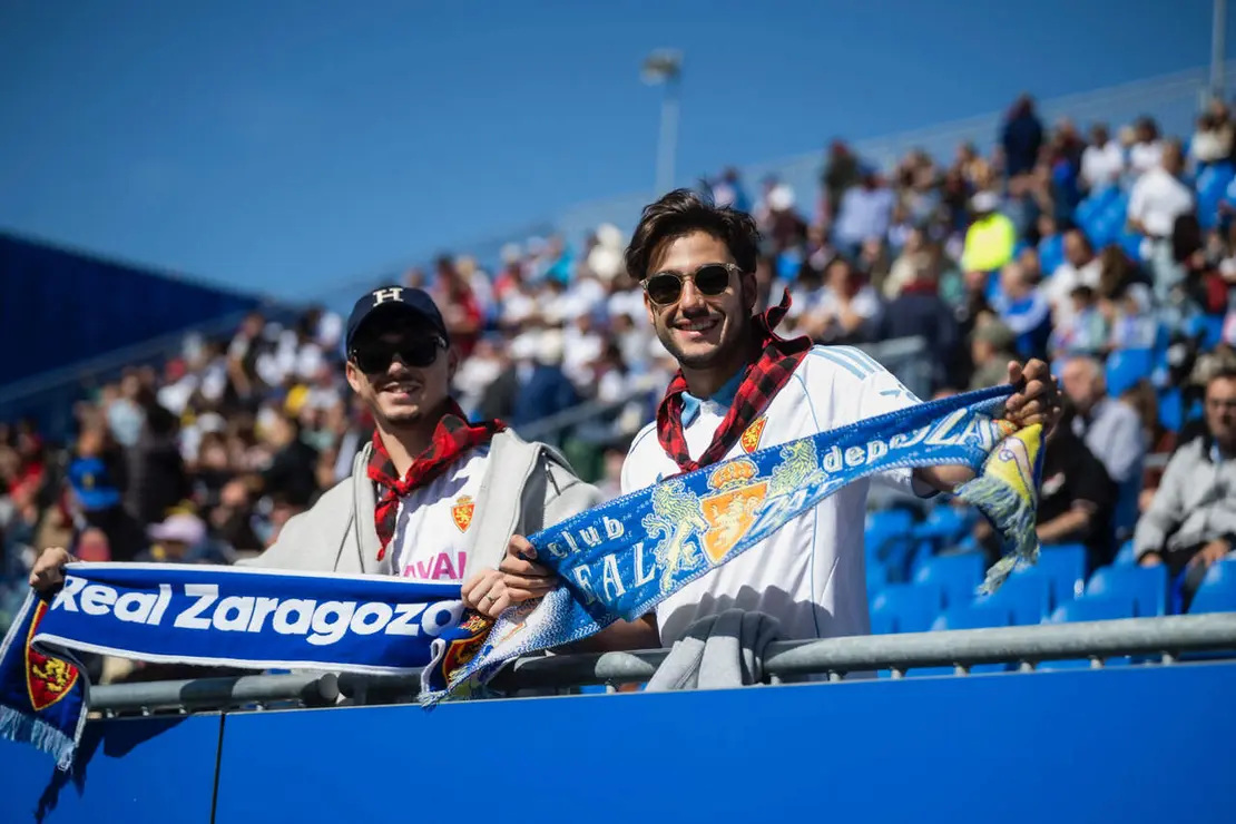 Aficionados del Real Zaragoza ante el C&oacute;rdoba / Marcos Cebri&aacute;n