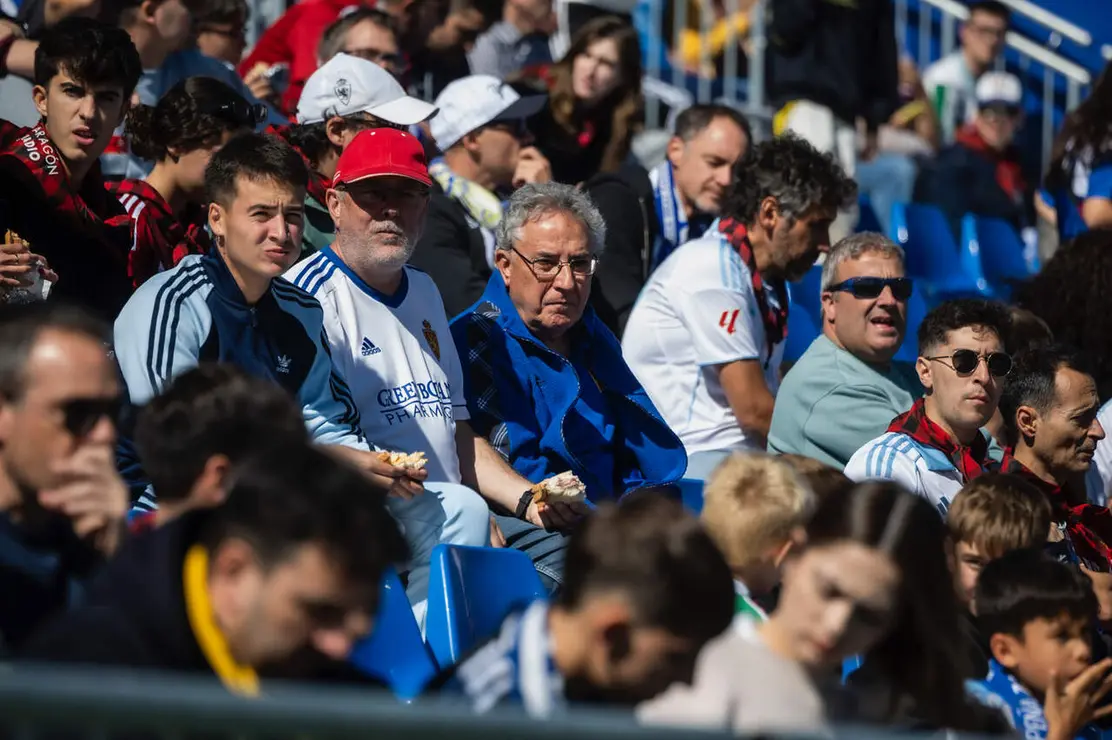Aficionados del Real Zaragoza ante el C&oacute;rdoba / Marcos Cebri&aacute;n