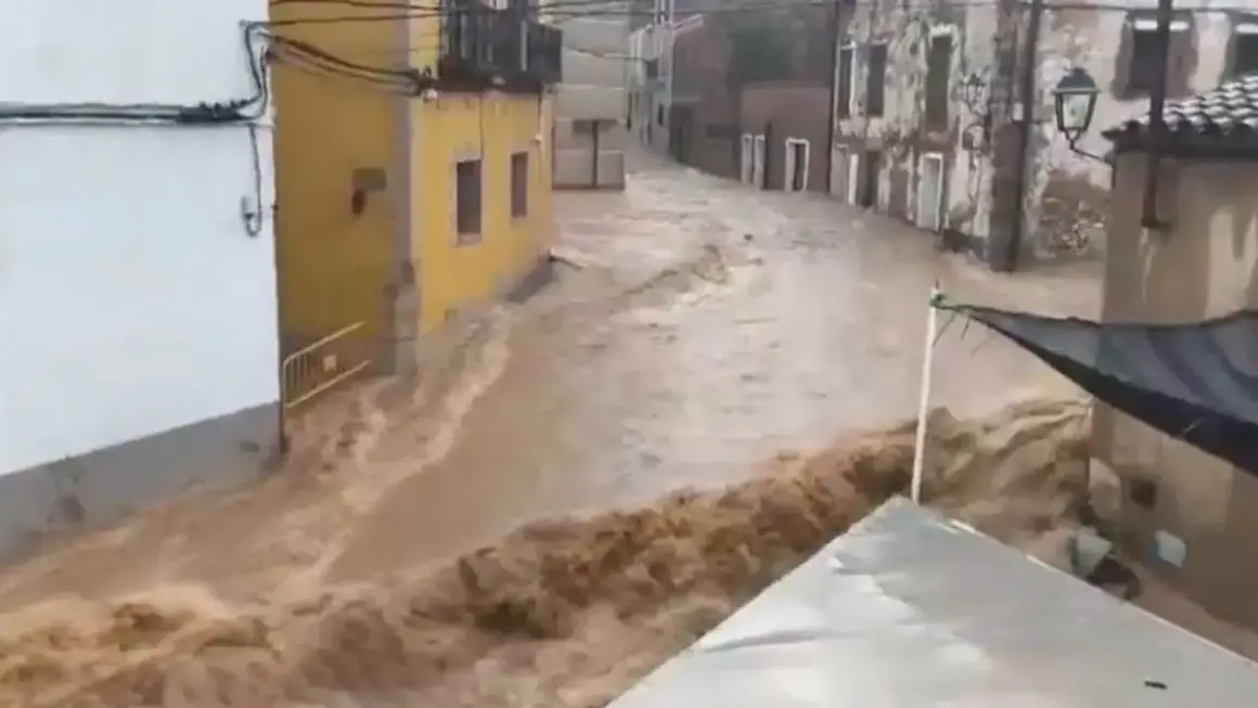 las-lluvias-torrenciales-en-tarragona-inundan-pueblos-carreteras-y-vias-de-tren-los-efectos-de-la-da_da39-2
