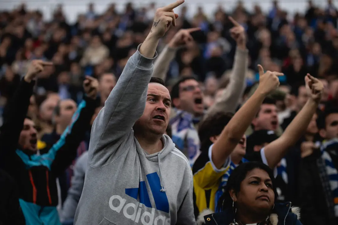 Fotogaler&iacute;a | Pitada y gritos contra la propiedad del Real Zaragoza: "Mas go home" / Marcos Cebri&aacute;n para Sport Arag&oacute;n