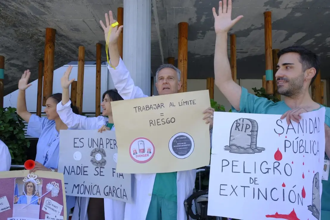 Concentraci&oacute;n ante el hospital Miguel Servet (11)