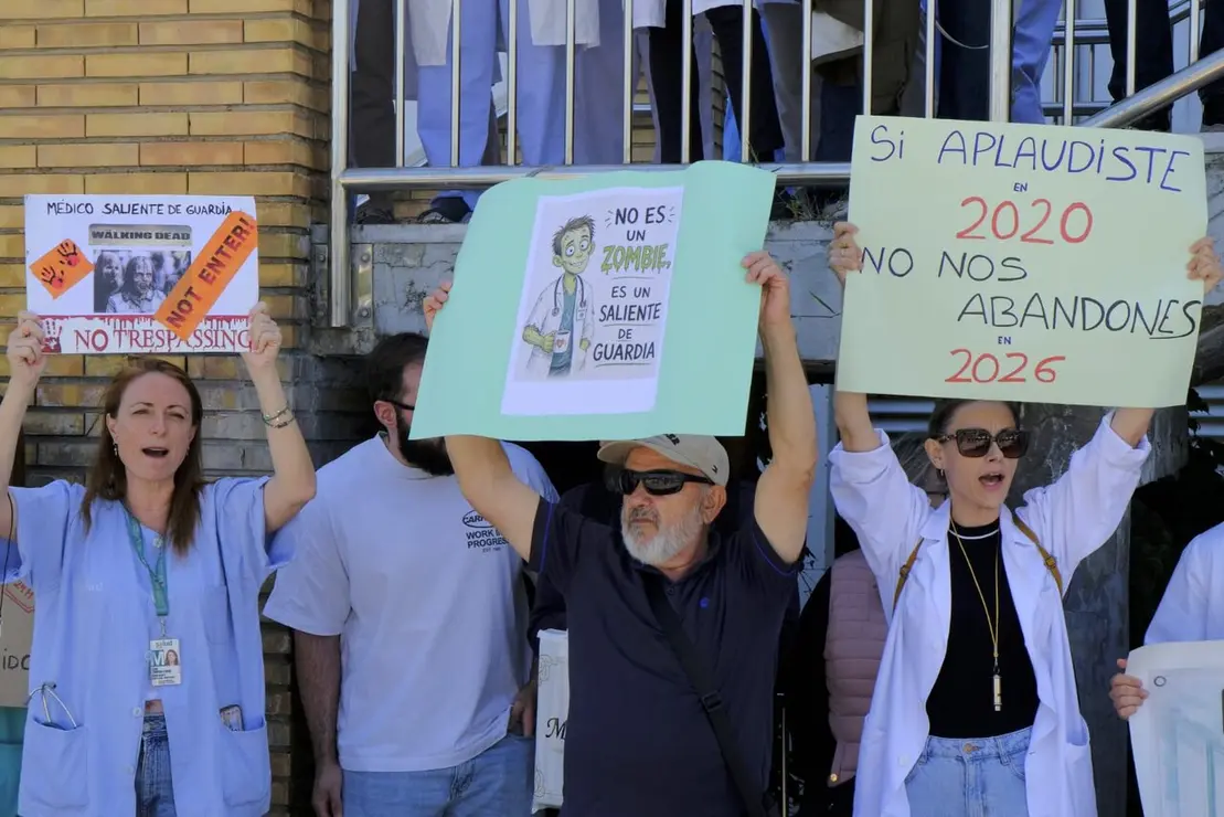 Concentraci&oacute;n ante el hospital Miguel Servet (8)