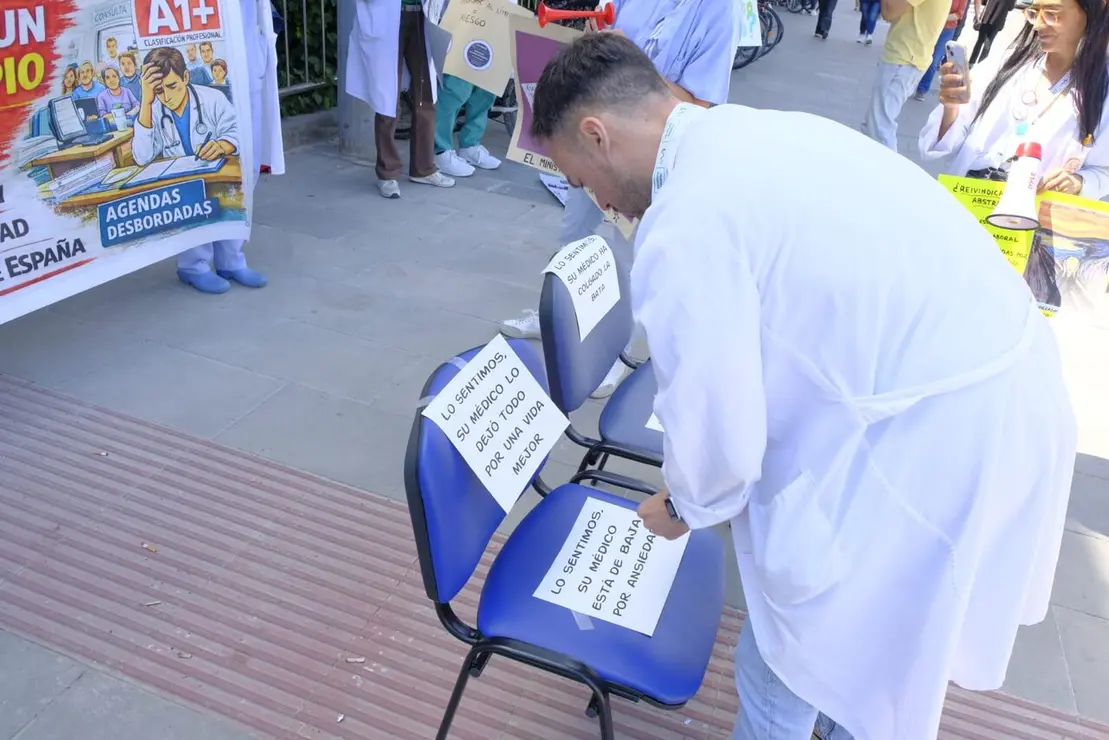 Concentraci&oacute;n ante el hospital Miguel Servet (4)