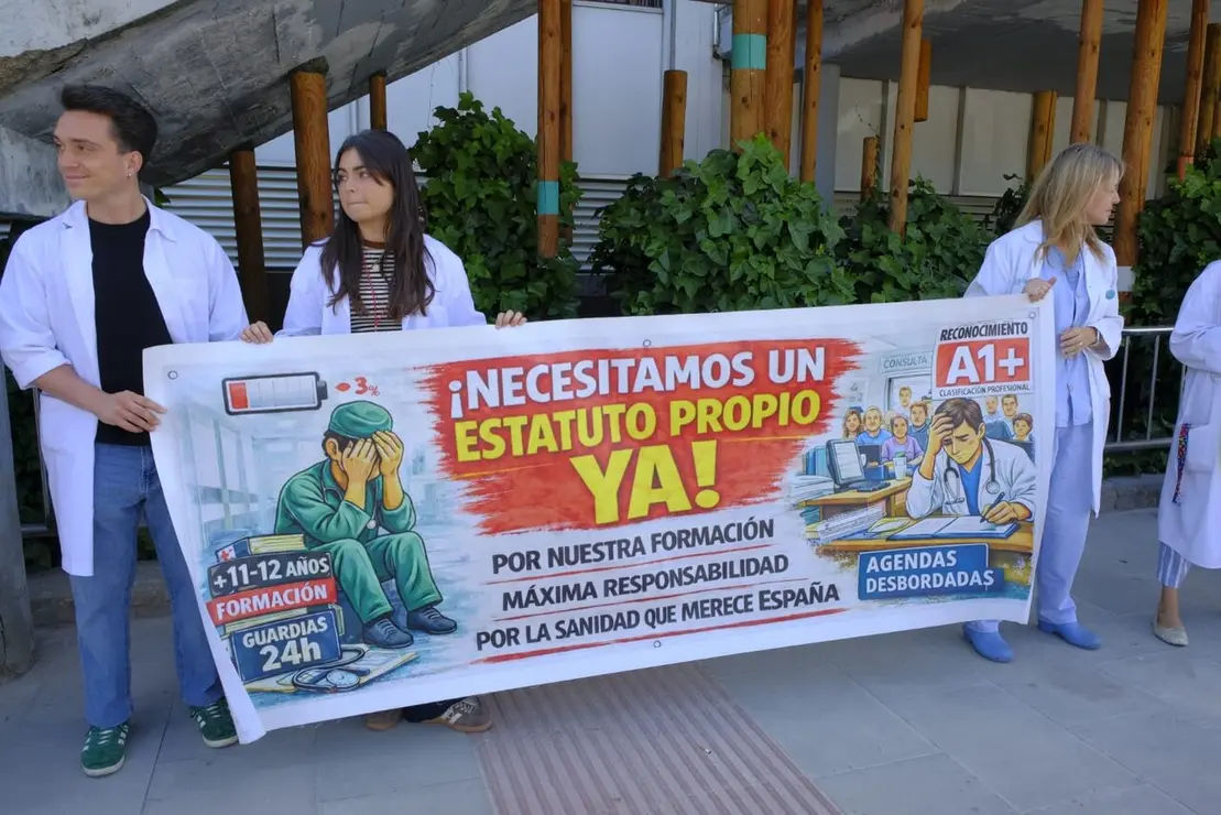 Concentraci&oacute;n ante el hospital Miguel Servet (3)