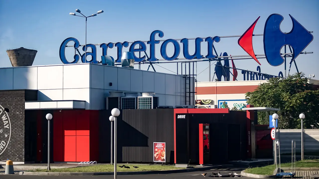 Carrefour desata la locura con sus nuevas blusas de 12 euros: el match perfecto para tus vaqueros