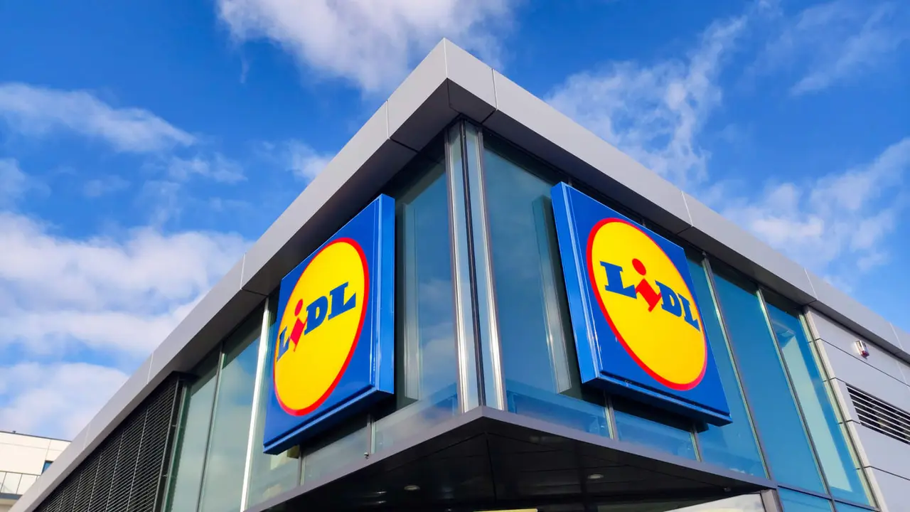 Colas tremendas en Lidl por su nueva bicicleta el&eacute;ctrica de 100 km de autonom&iacute;a: el 'chollo' de 1.100 euros que jubila al coche.