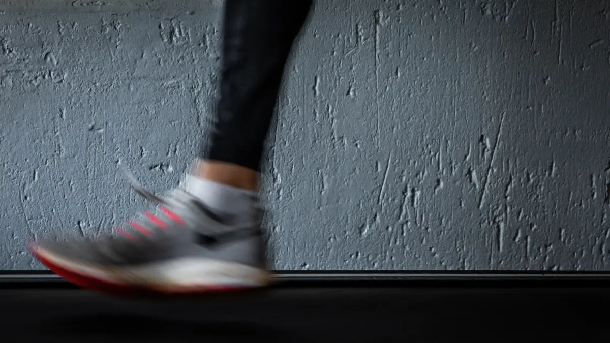Adi&oacute;s a Adidas y Nike: Skechers lanza las zapatillas definitivas para caminar todo el d&iacute;a sin dolor