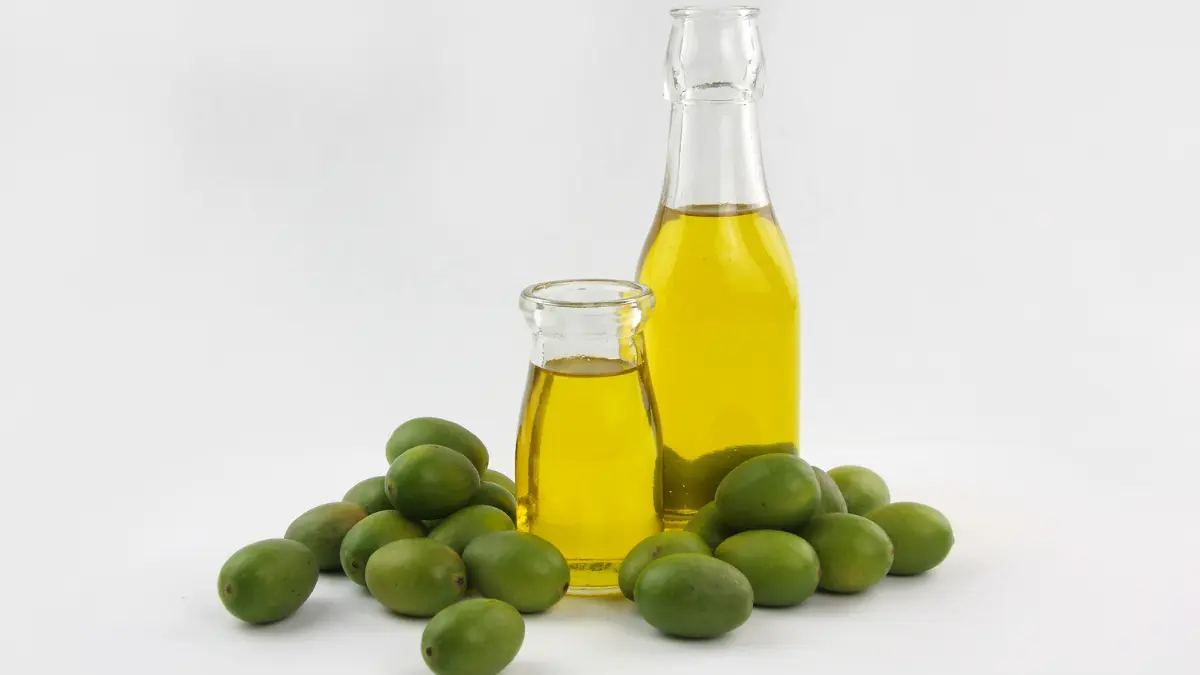 &iquest;Veneno en tu cocina? La OCU lanza una alerta contra el aceite de orujo de oliva por sustancias t&oacute;xicas