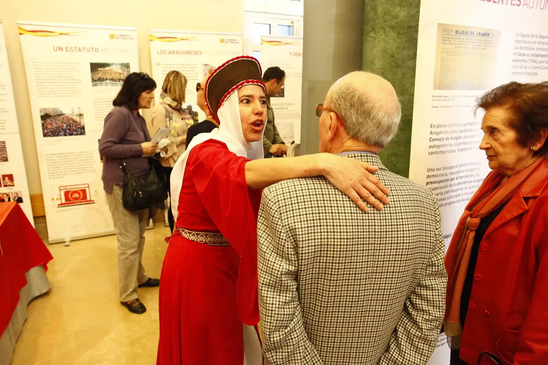 Derecho y Pacto. Encuentro con la Reina Violante de Hungría