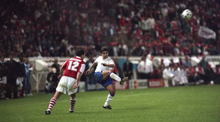 El zapatazo de Nayim que vali&oacute; una Recopa de Europa al Real Zaragoza / HOY ARAG&Oacute;N