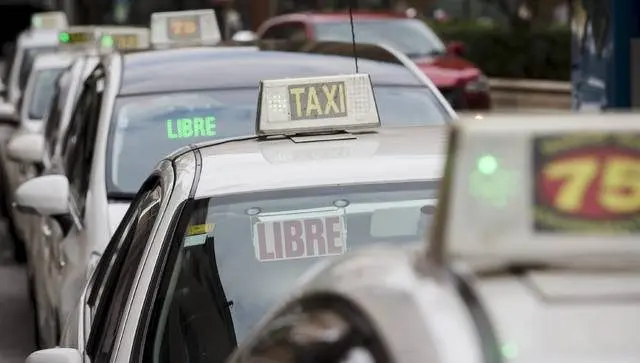 Imagen de taxis en Zaragoza /H.A.