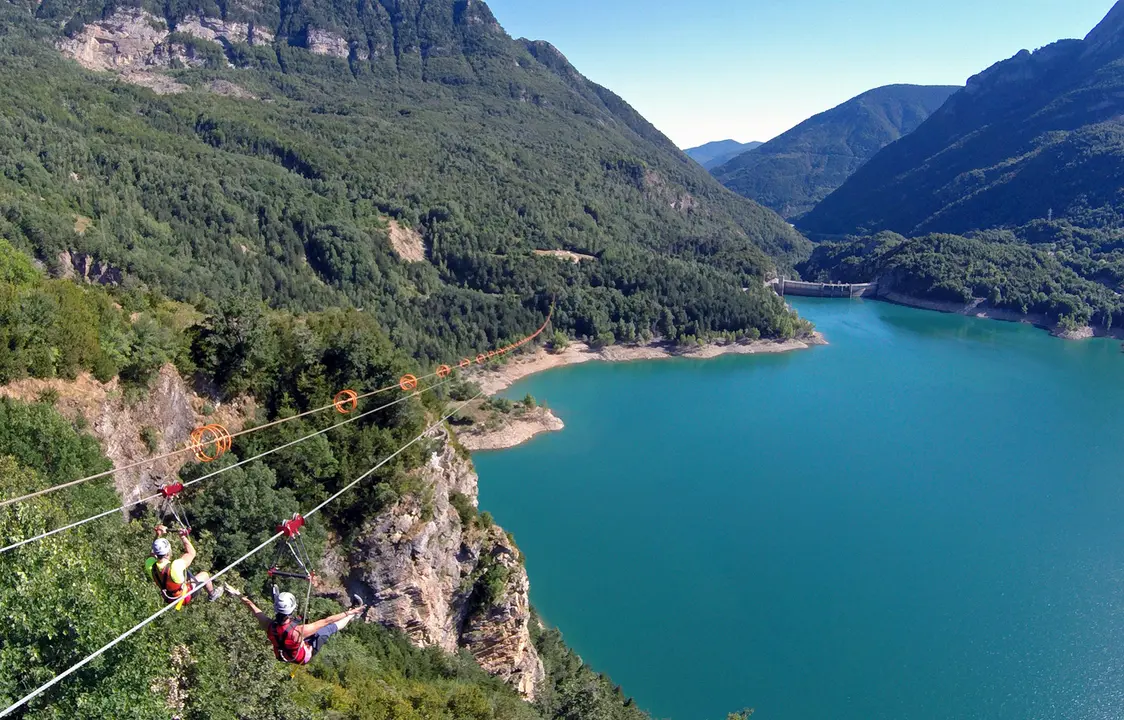 Embalse de B&uacute;bal. / Tirolina Valle de Tena