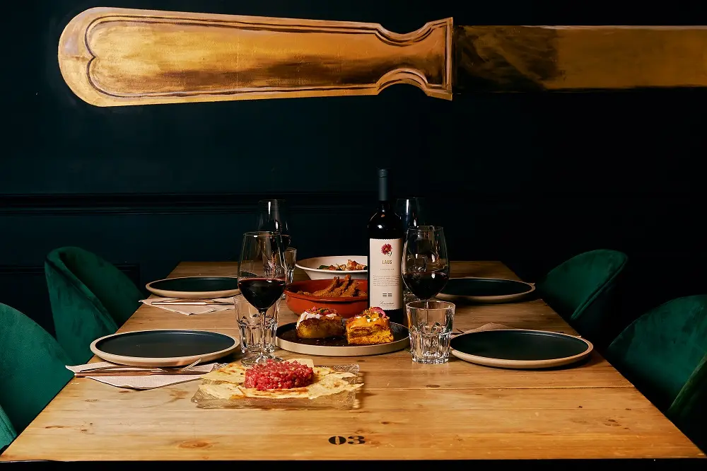 Tajo Bajo es el nuevo restaurante del Grupo Vaquer / HA