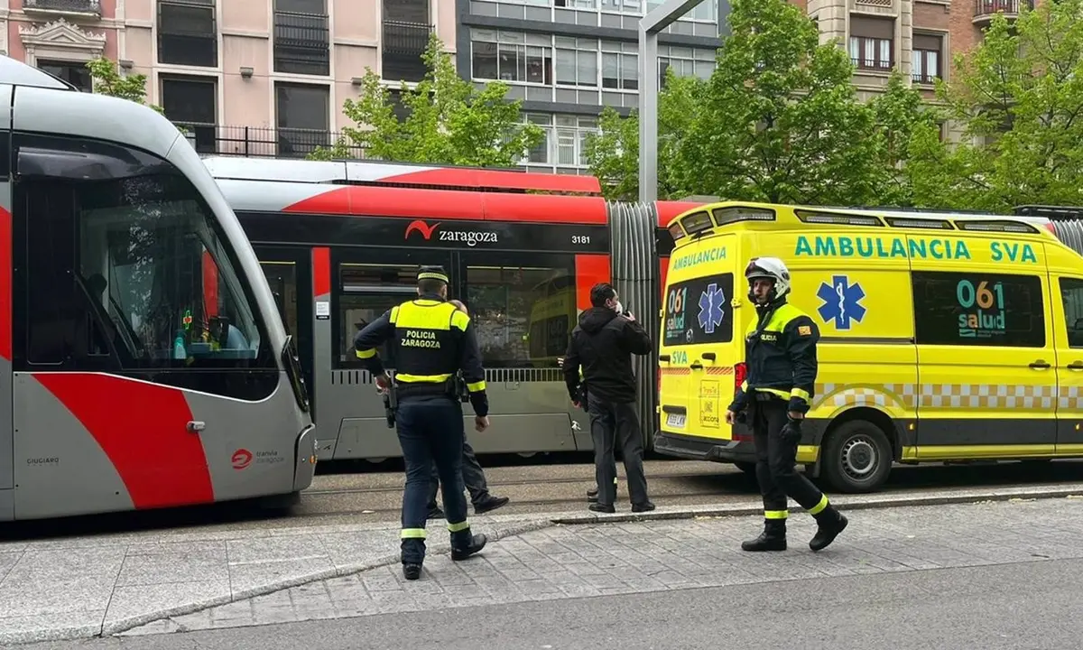 Imagen de archivo de otro incidente con el tranv&iacute;a en Zaragoza /H.A.