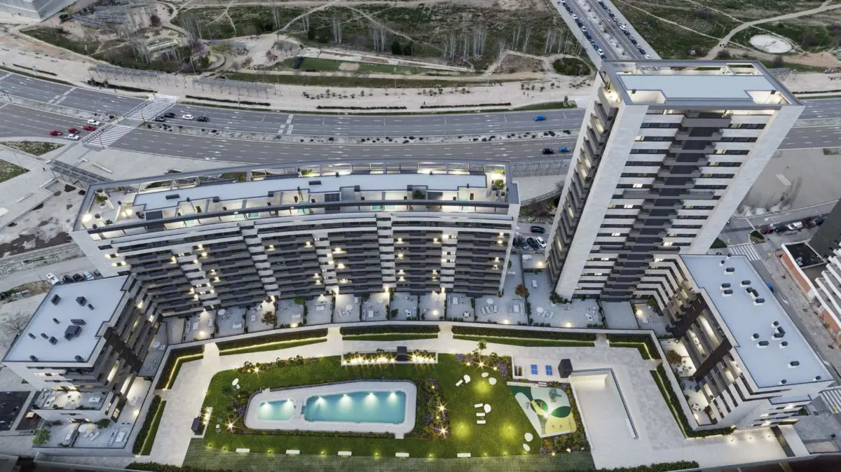 Adarve Residencial, vistas panor&aacute;micas desde el barrio del AVE / GRUPO PLAZA 14