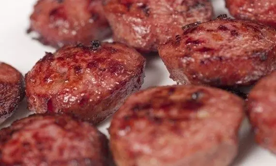La longaniza es protagonista el Jueves Lardero. / HA