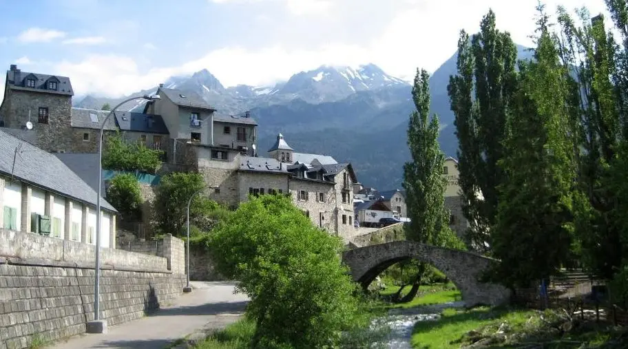 Sallent de G&aacute;llego, la localidad aragonesa con mayor presencia de pisos tur&iacute;sticos / HA