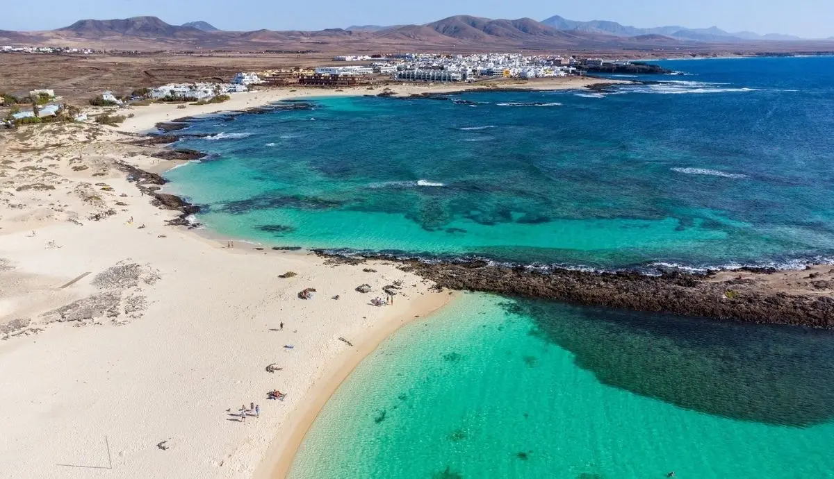 La isla de Fuerteventura tiene todo para conocer un paisaje salvaje y paradis&iacute;aco / Islas Canarias